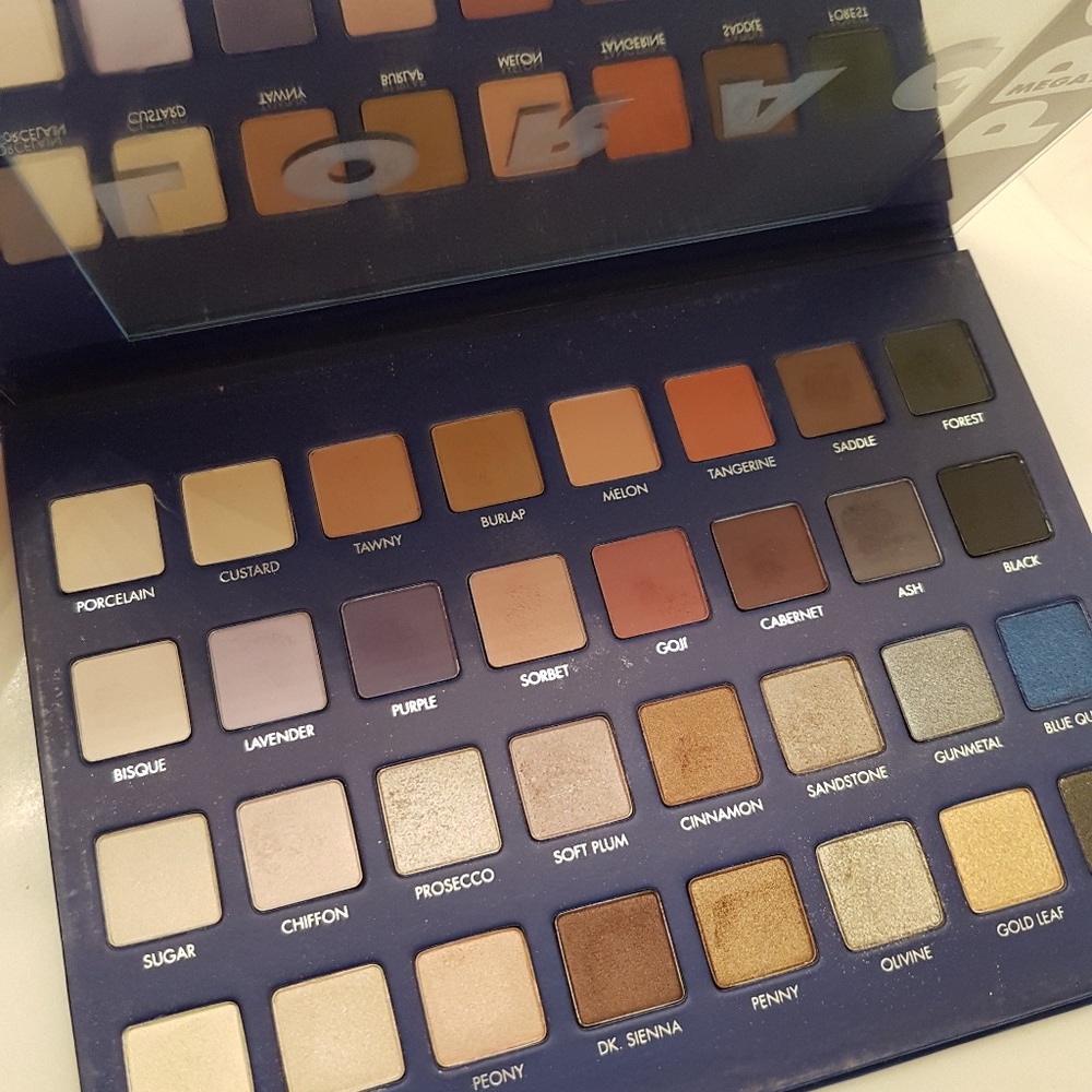 Lorac mega pro 2 palette